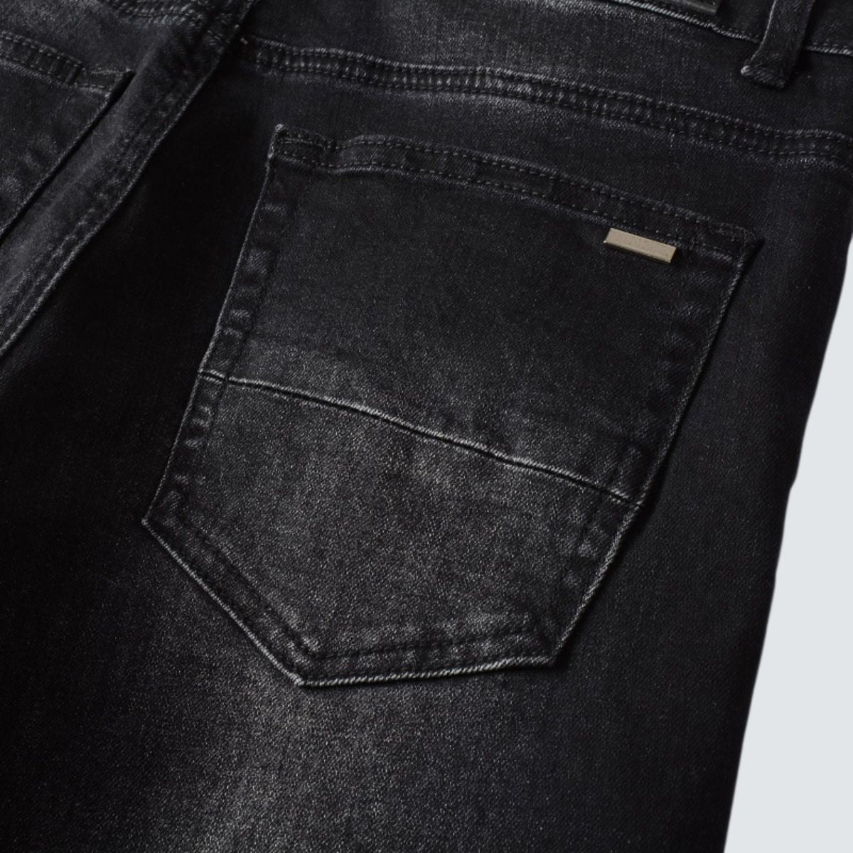 Slim Fit Jeans Preto Lavado Com Vermelho