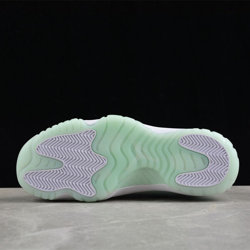 Air Jordan 11 Retro Low White / Igloo