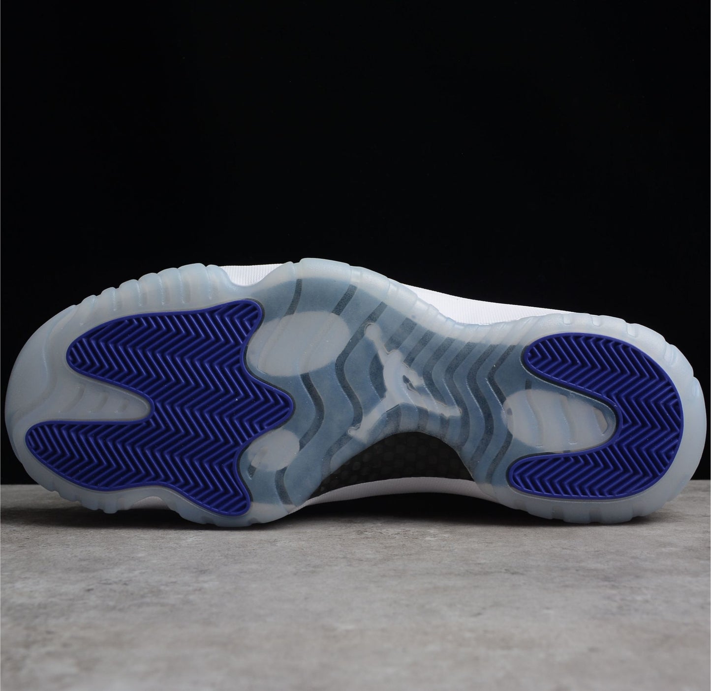 Air Jordan 11 Concord