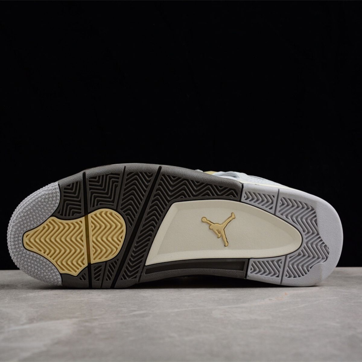 Air Jordan 4 SE Craft Photon Dust