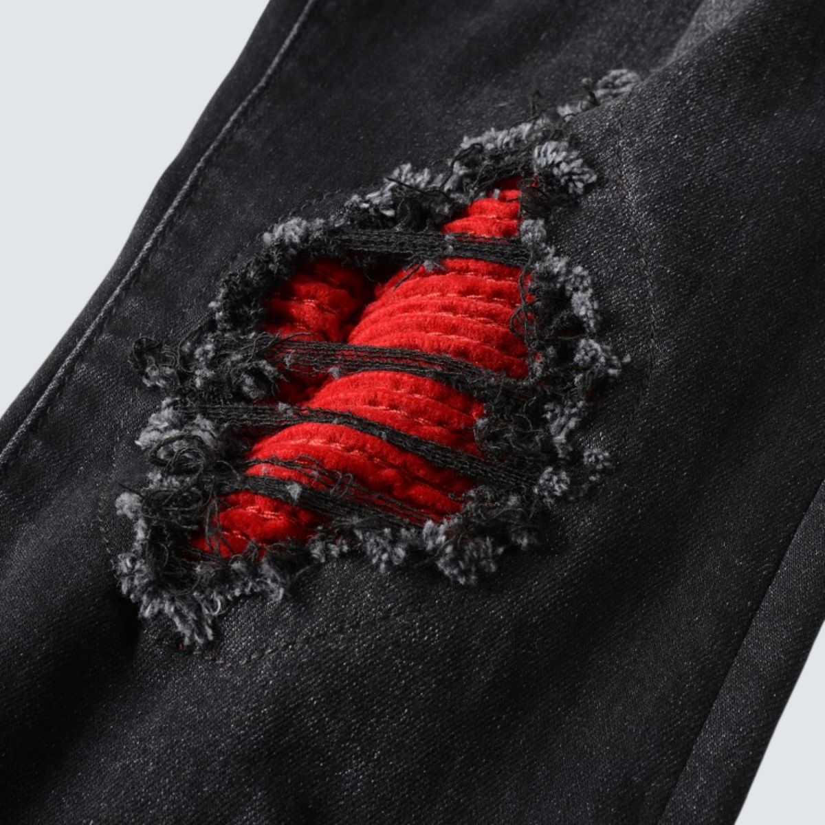 Slim Fit Jeans Preto Lavado Com Vermelho