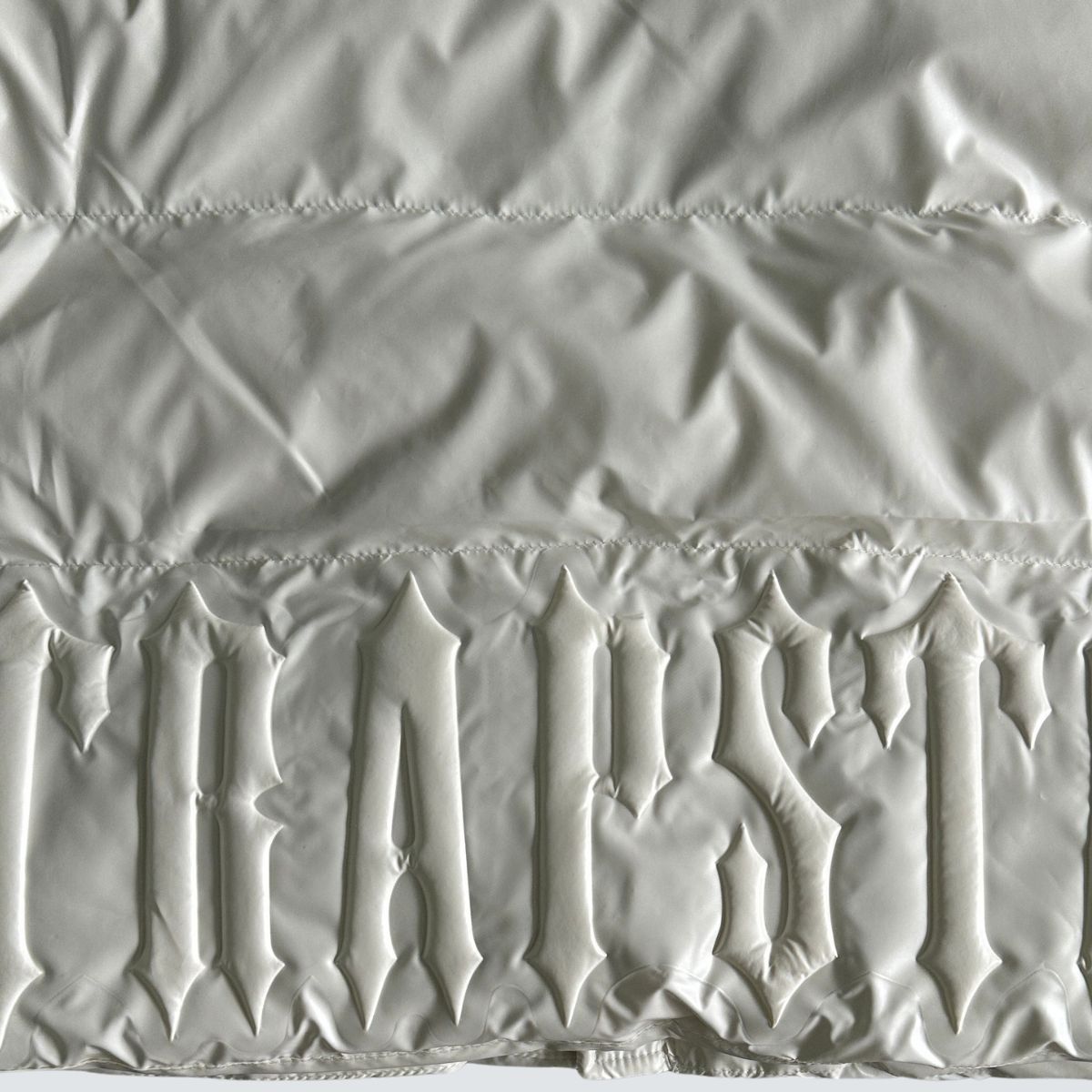 Jaqueta Puffer Trapstar Irongate Embossed White