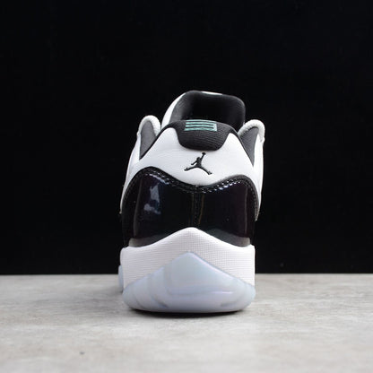Air Jordan 11 Retro Low Concord