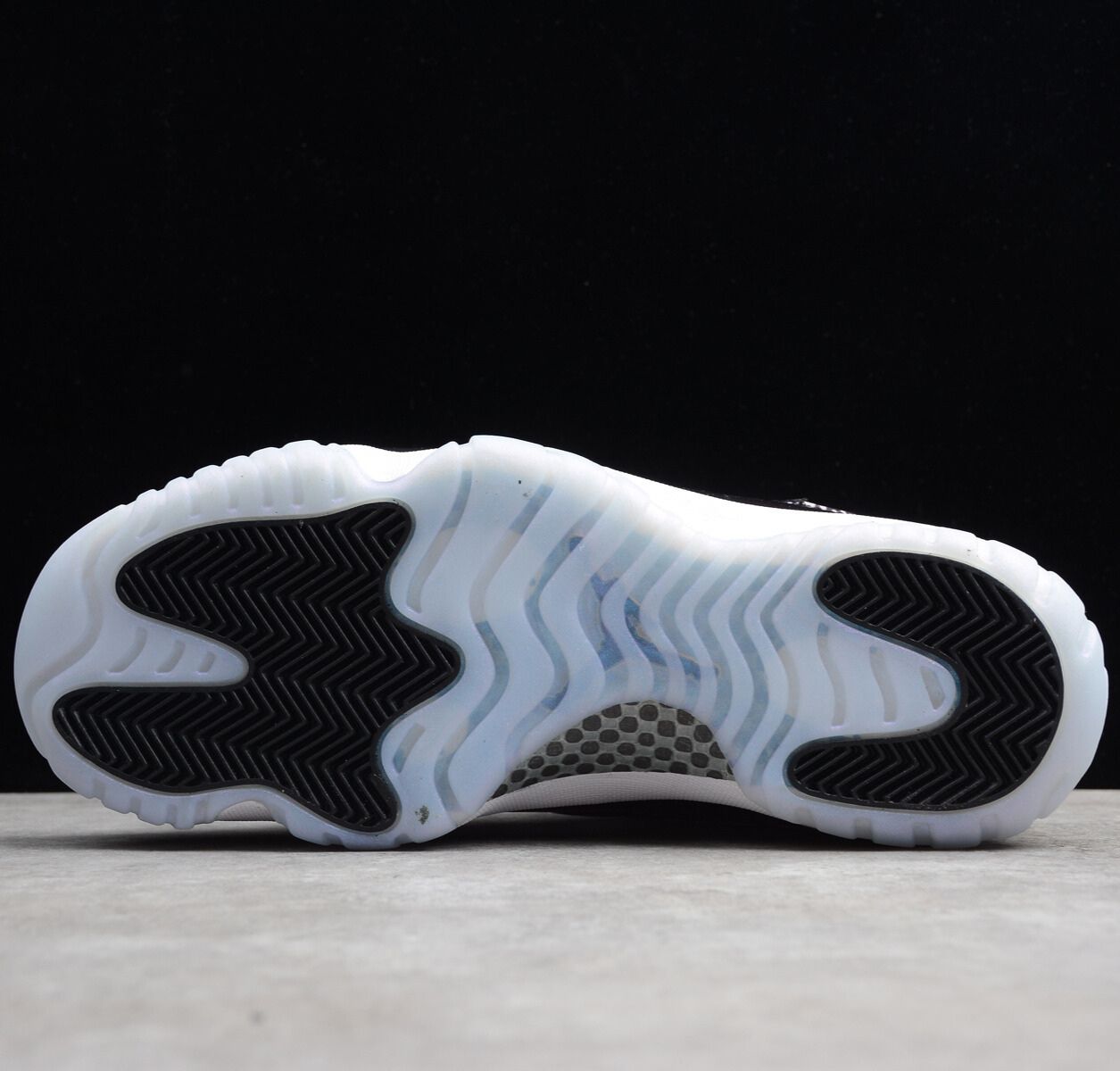 Air Jordan 11 Retro Low Concord