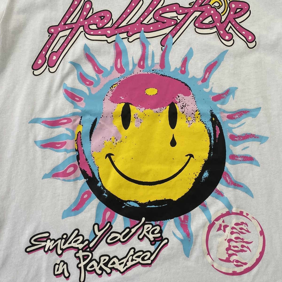 Camiseta Hellstar Smile Your in Paradise