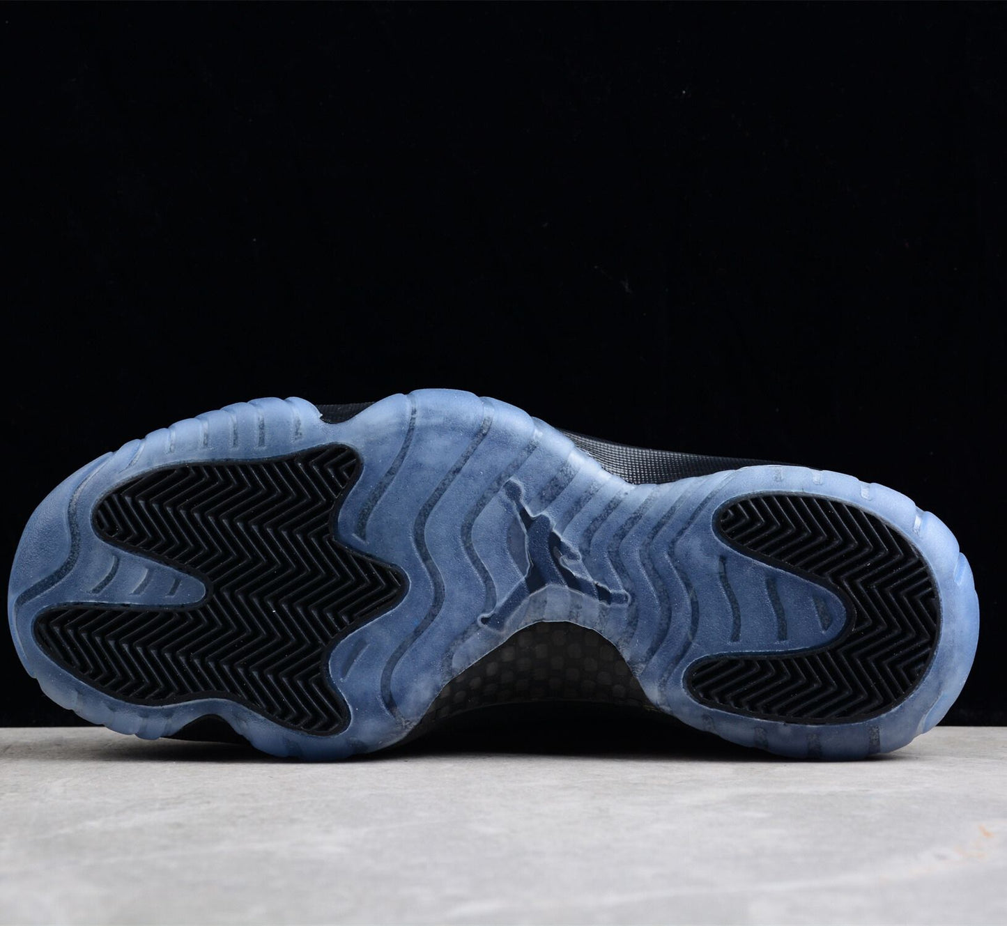 Air Jordan 11 Cap and Gown