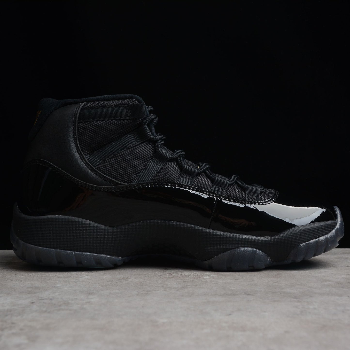 Air Jordan 11 Cap and Gown