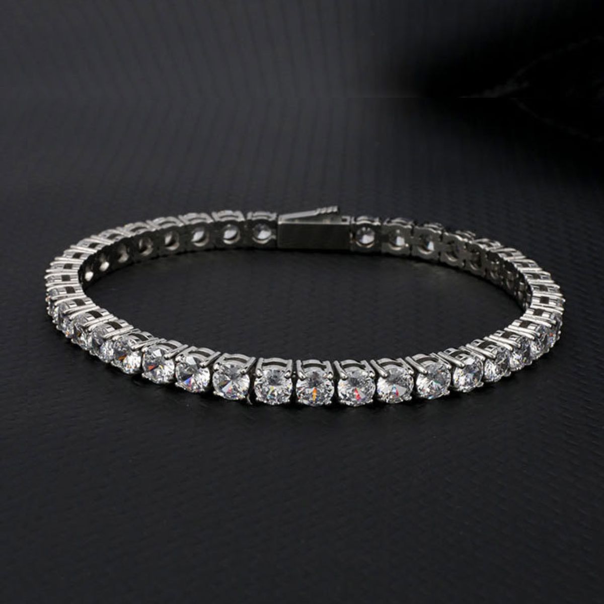 Pulseira Cravejada em Titânio 4mm