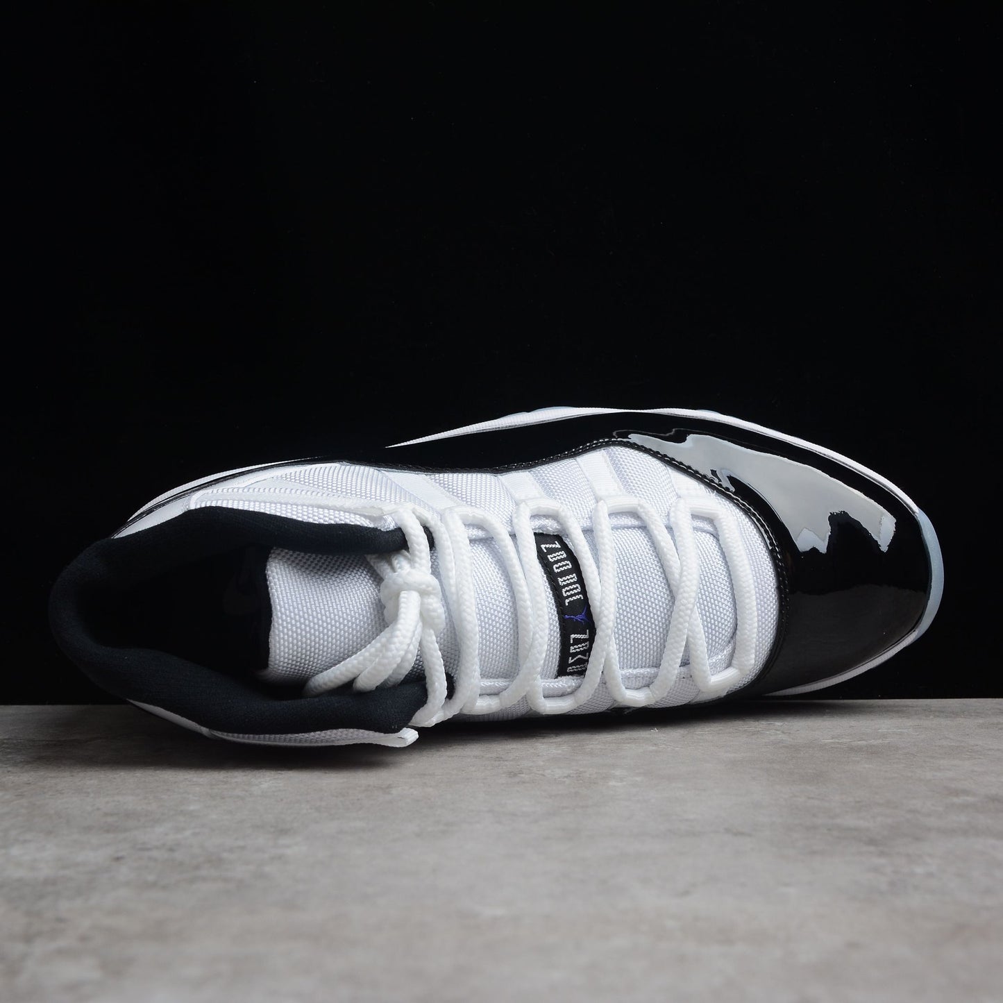Air Jordan 11 Concord