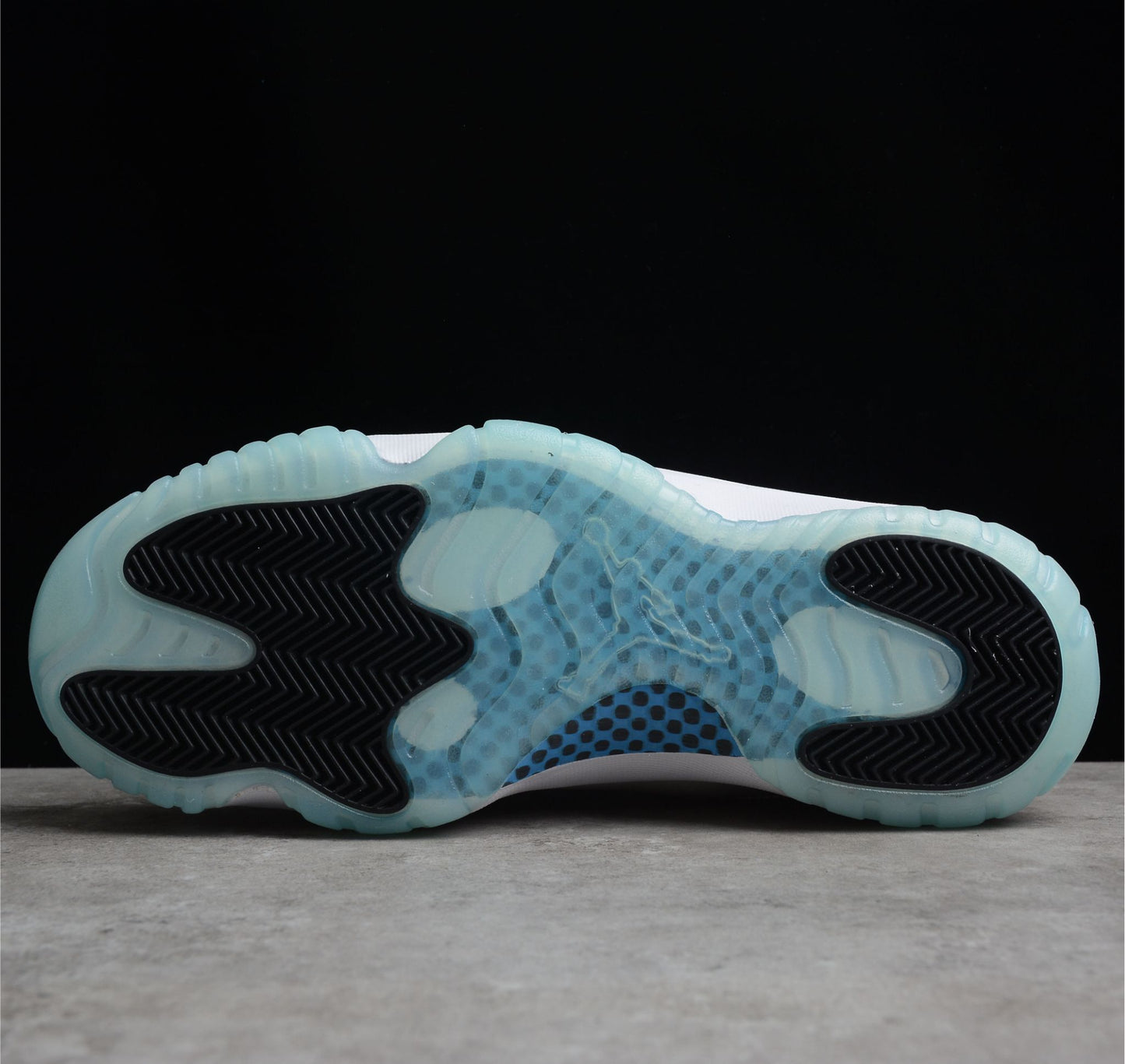 Air Jordan 11 Legend Blue