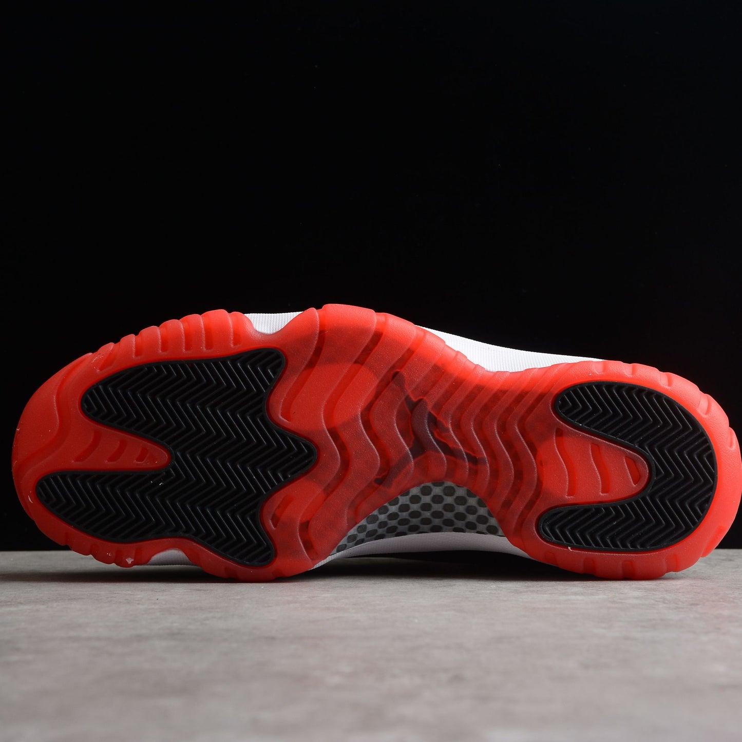 Air Jordan 11 Low Concord Bred