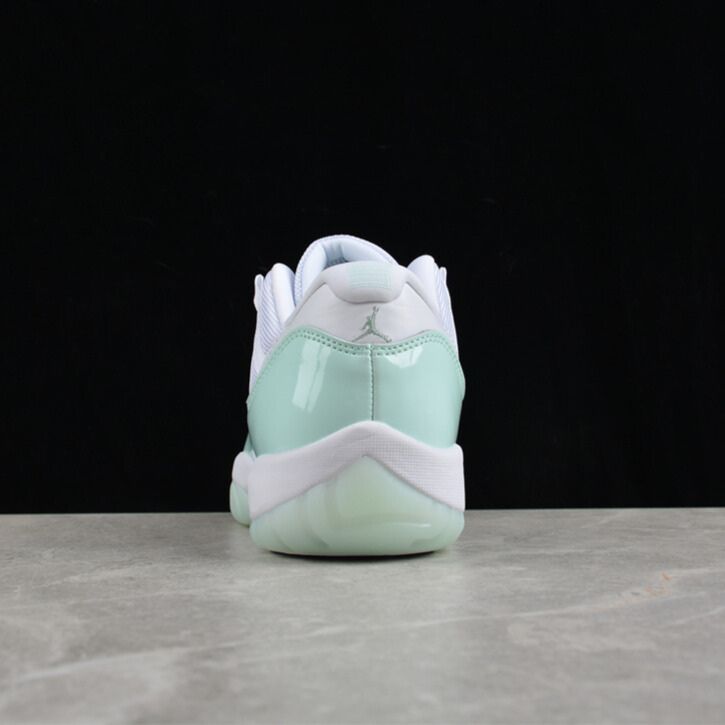 Air Jordan 11 Legend Blue